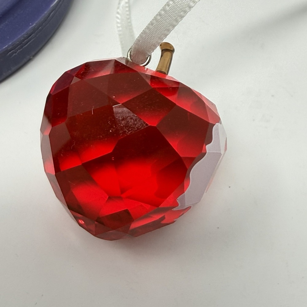 Swarovski Crystal Poisoned Apple Ornament #5428576 Disney Brand - Picture 8 of 10